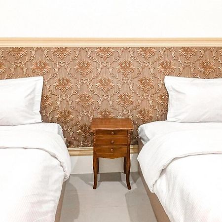 Adisa Homestay Malang Eksteriør billede