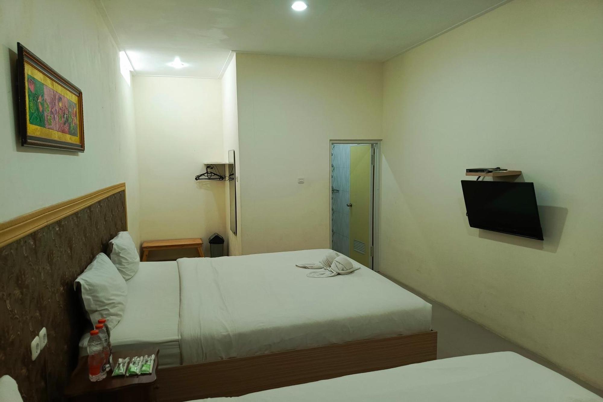 Adisa Homestay Malang Eksteriør billede