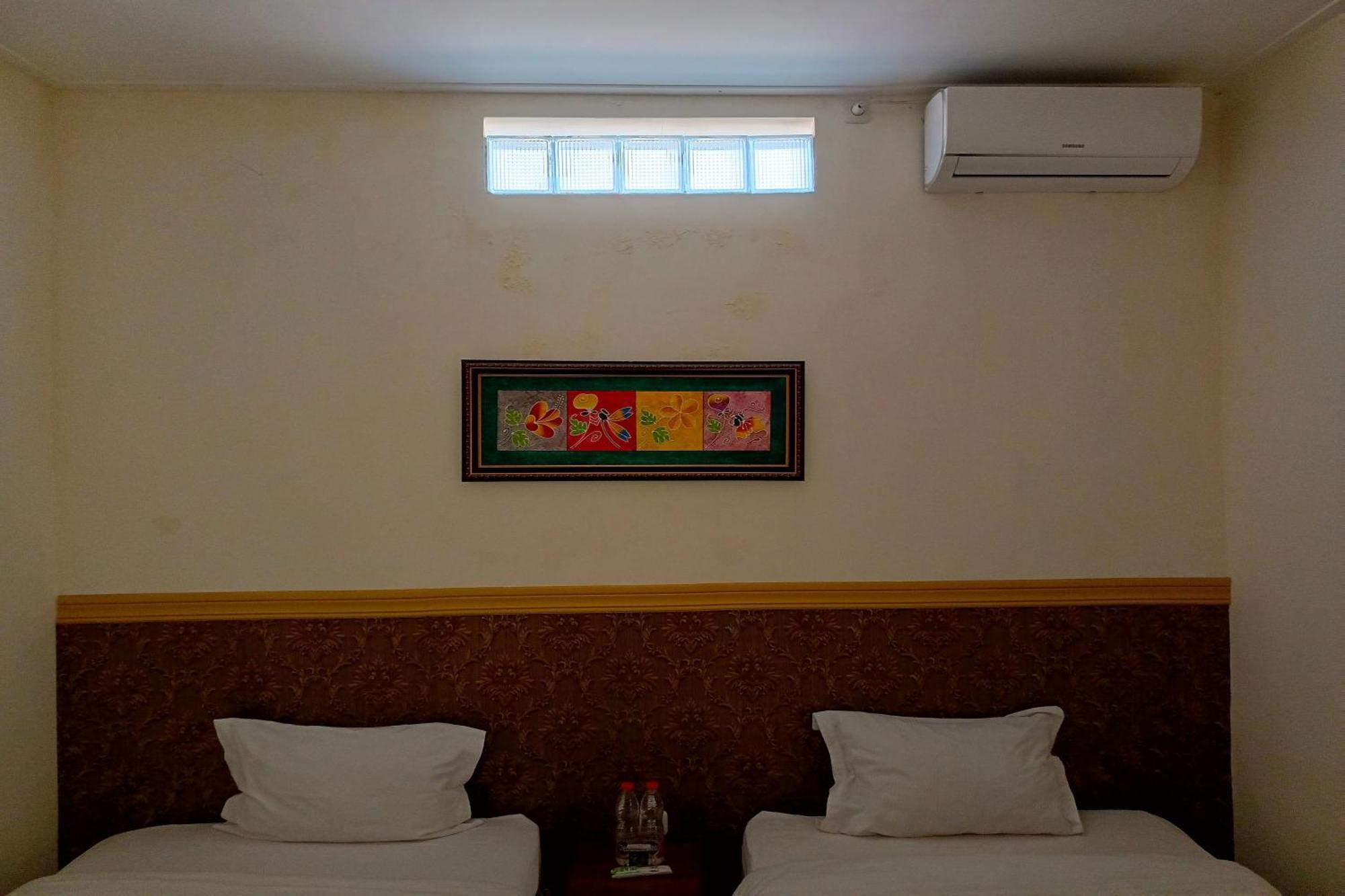 Adisa Homestay Malang Eksteriør billede