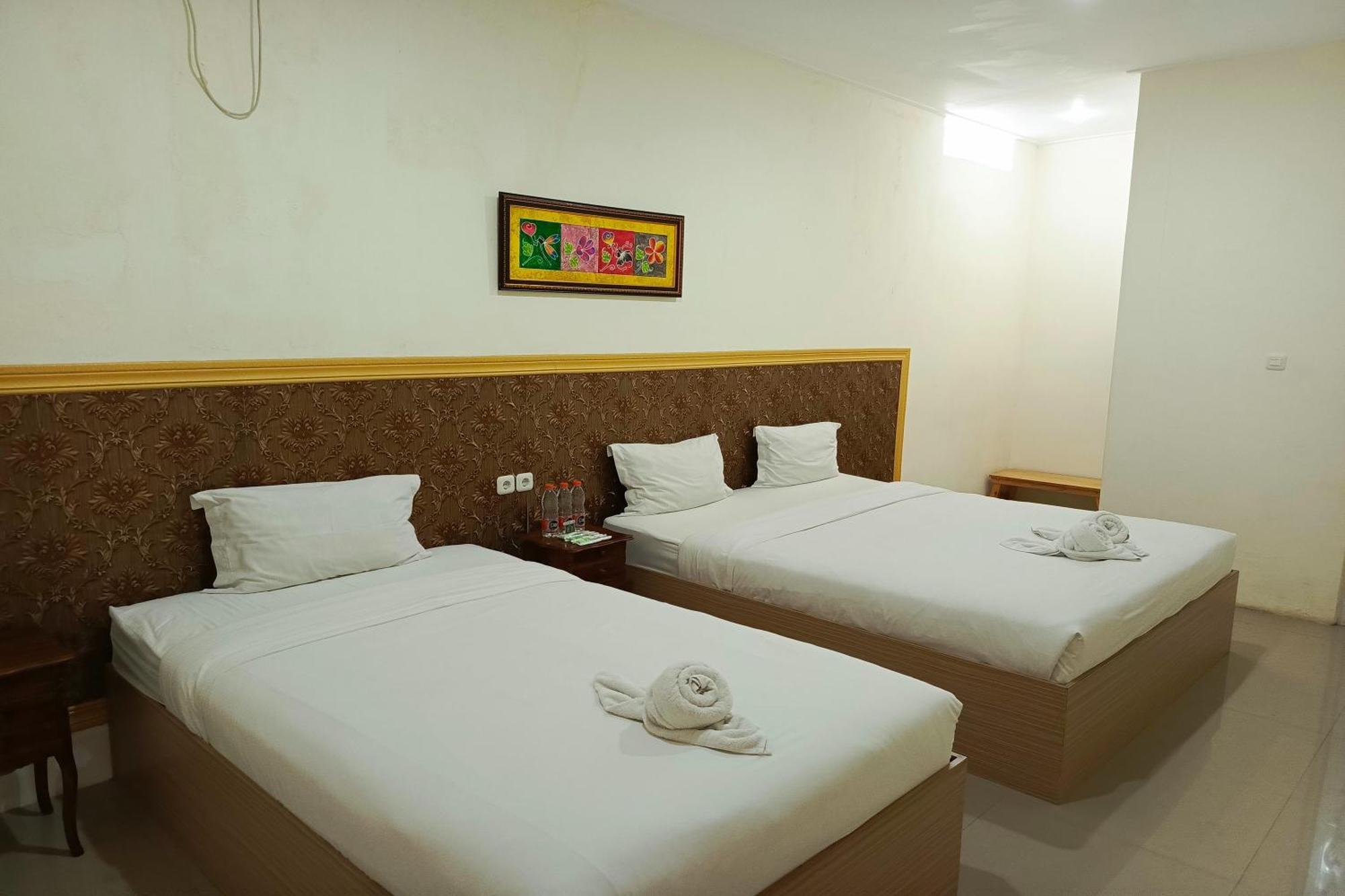 Adisa Homestay Malang Eksteriør billede