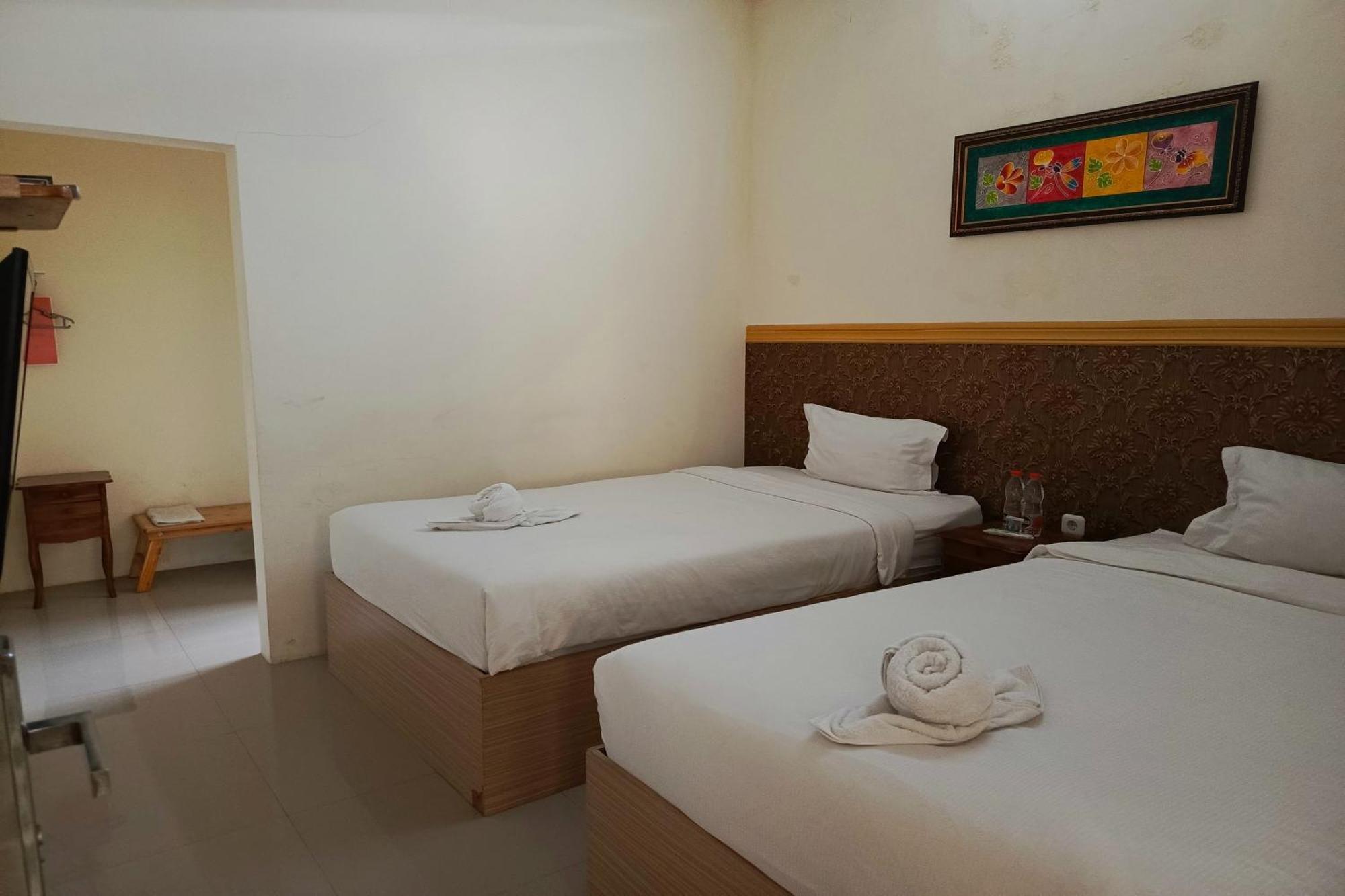 Adisa Homestay Malang Eksteriør billede