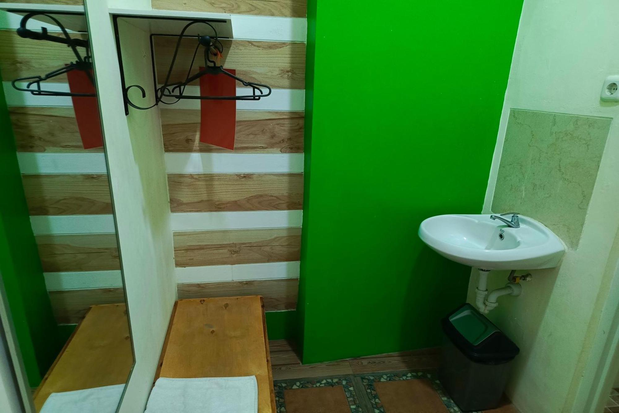 Adisa Homestay Malang Eksteriør billede