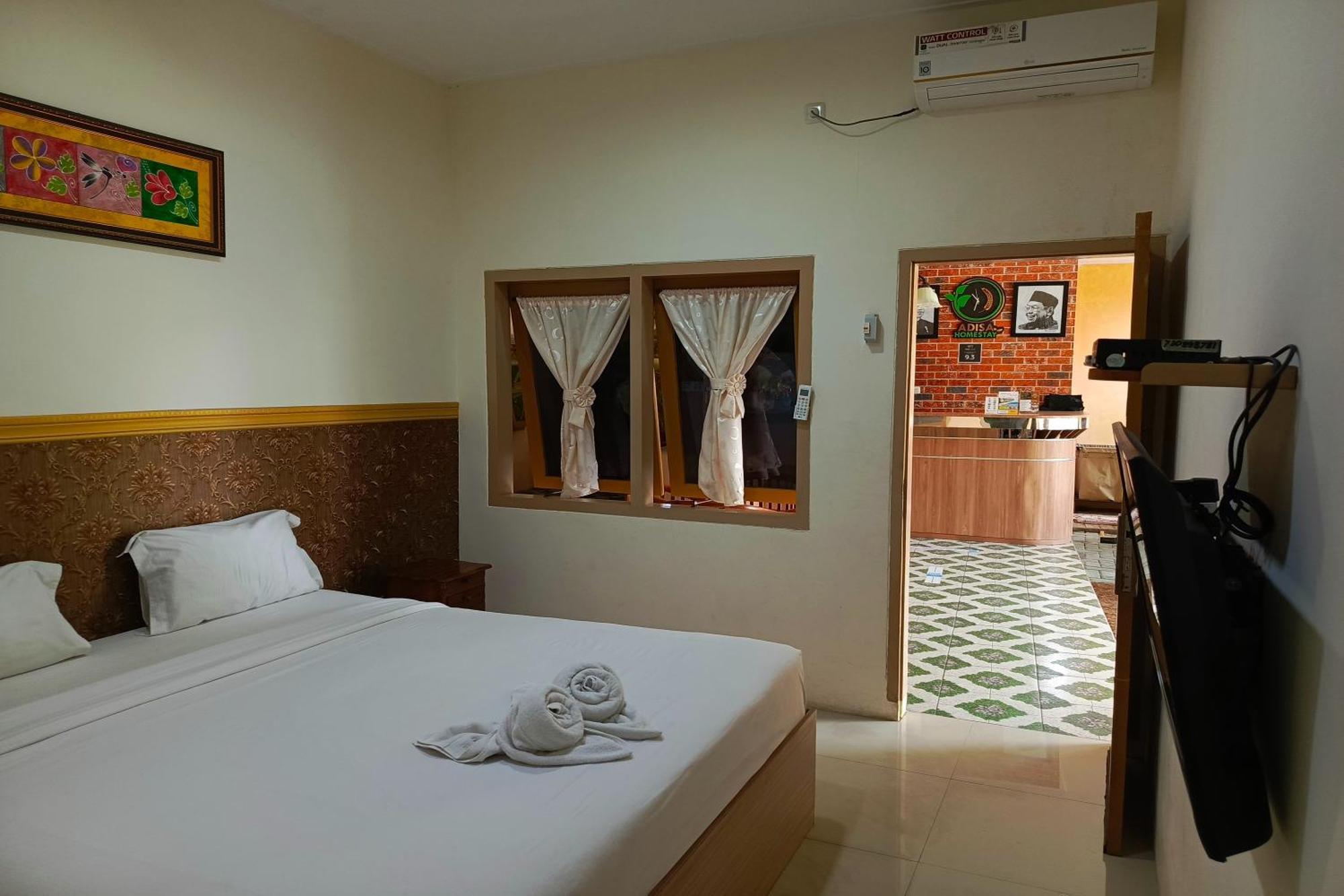 Adisa Homestay Malang Eksteriør billede
