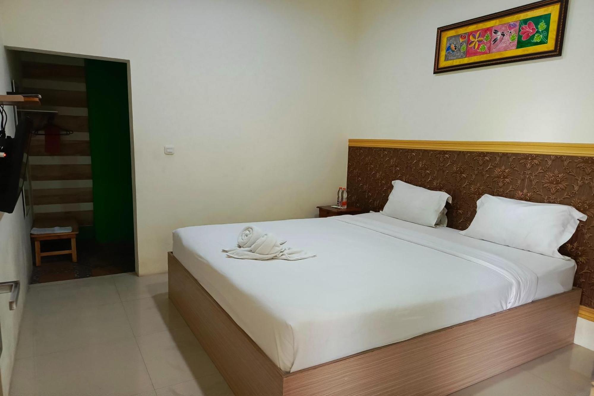 Adisa Homestay Malang Eksteriør billede