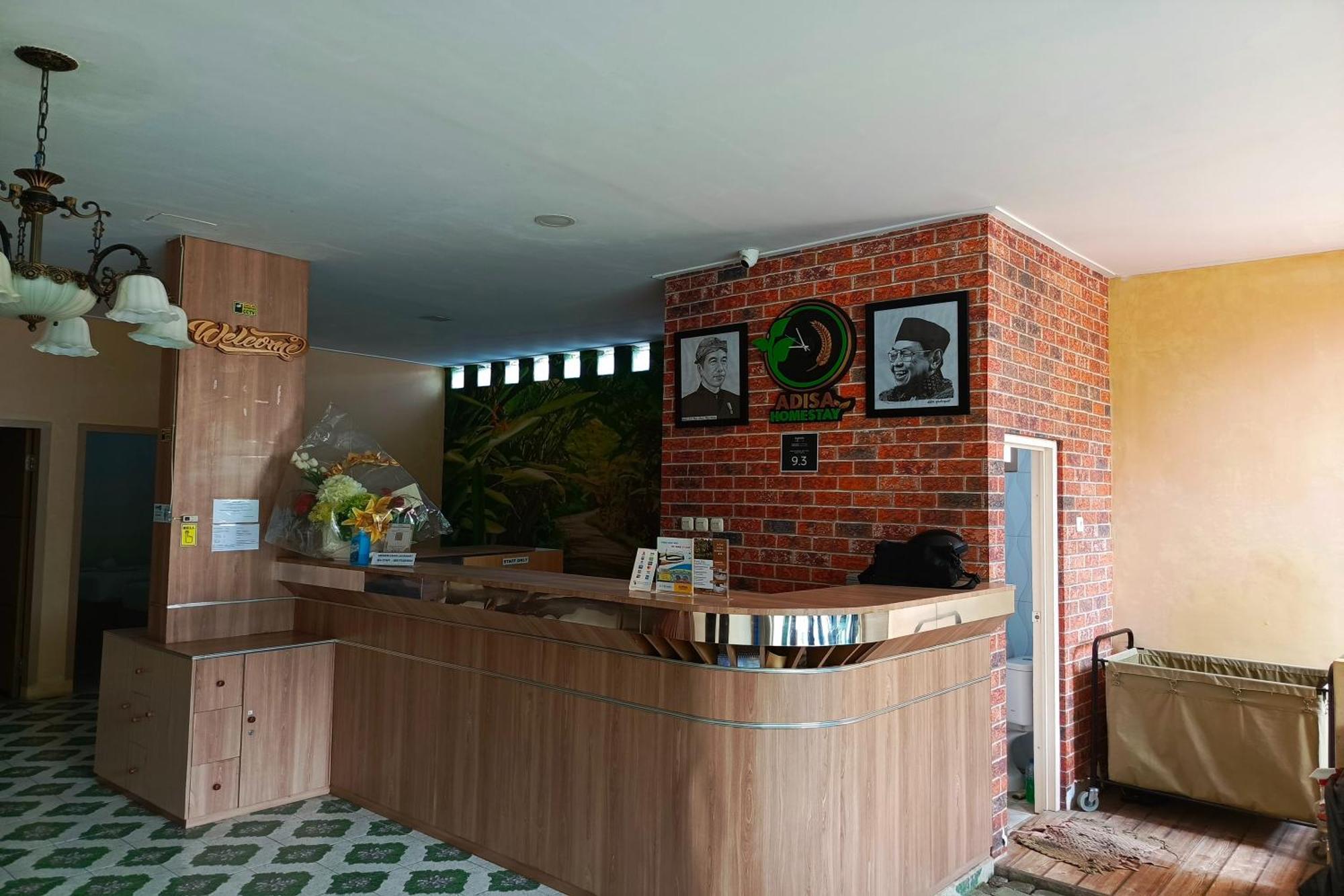 Adisa Homestay Malang Eksteriør billede