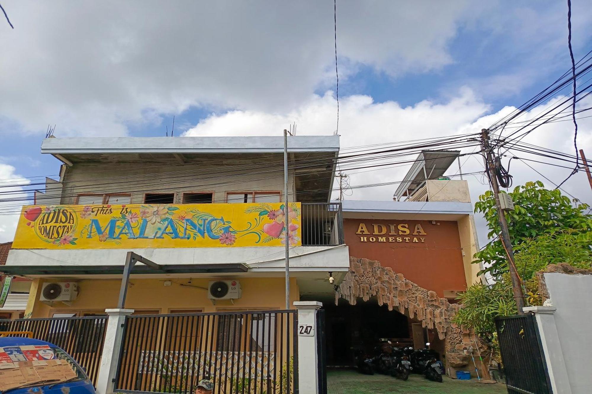 Adisa Homestay Malang Eksteriør billede